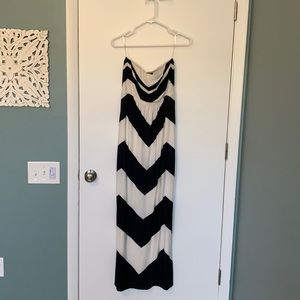 Chevron Maxi Dress (black and white)